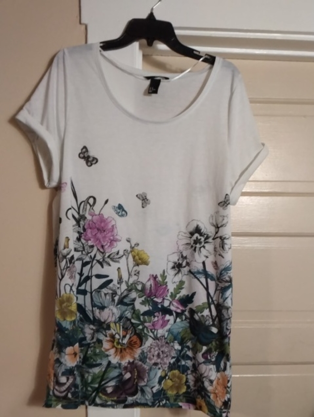 H&M White Short Sleeve Tee with Multicolor Floral Border